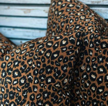 Load image into Gallery viewer, Retro Leopard Print Velvet Cushion