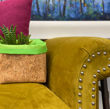 Load image into Gallery viewer, Gold Flaked Cork Pot