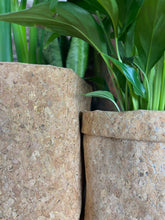 Load image into Gallery viewer, Gold Flaked Cork Pot