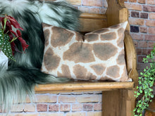 Load image into Gallery viewer, Giraffe Velvet Cushion