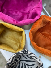 Load image into Gallery viewer, Hessian Fabric Plant Pot