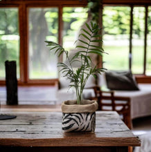 Load image into Gallery viewer, Linen Mix Zebra &amp; Hessian Pot
